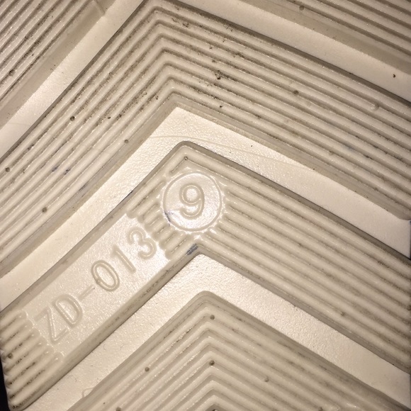 silver electric karma sandals - Picture 3 of 3